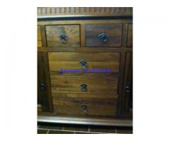 Credenza - madia in stile arte povera legno color noce in perfette condizioni