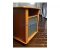 Mobile con ruote PORTA TV in legno robusto color ciliegio come nuovo