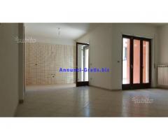 Appartamento 4 vani+acc+giardino+box+cantinola