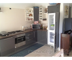 arredo completo camera cucina divano tavolo