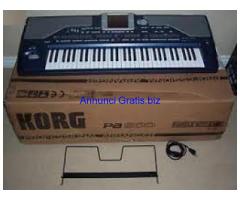 Selling: Korg PA800 pro arranger keys/Roland Fantom-G8 88-Keys