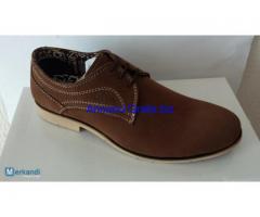 Stock di scarpe da uomo